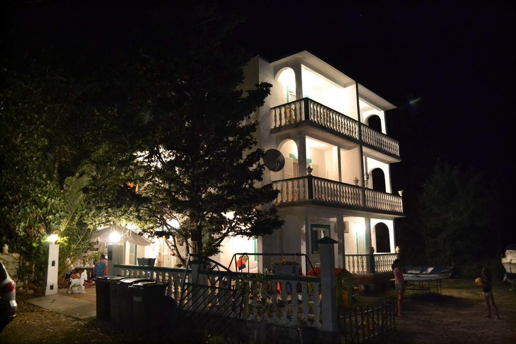 Apartmani Jenny I Tania 로파르 외부 사진