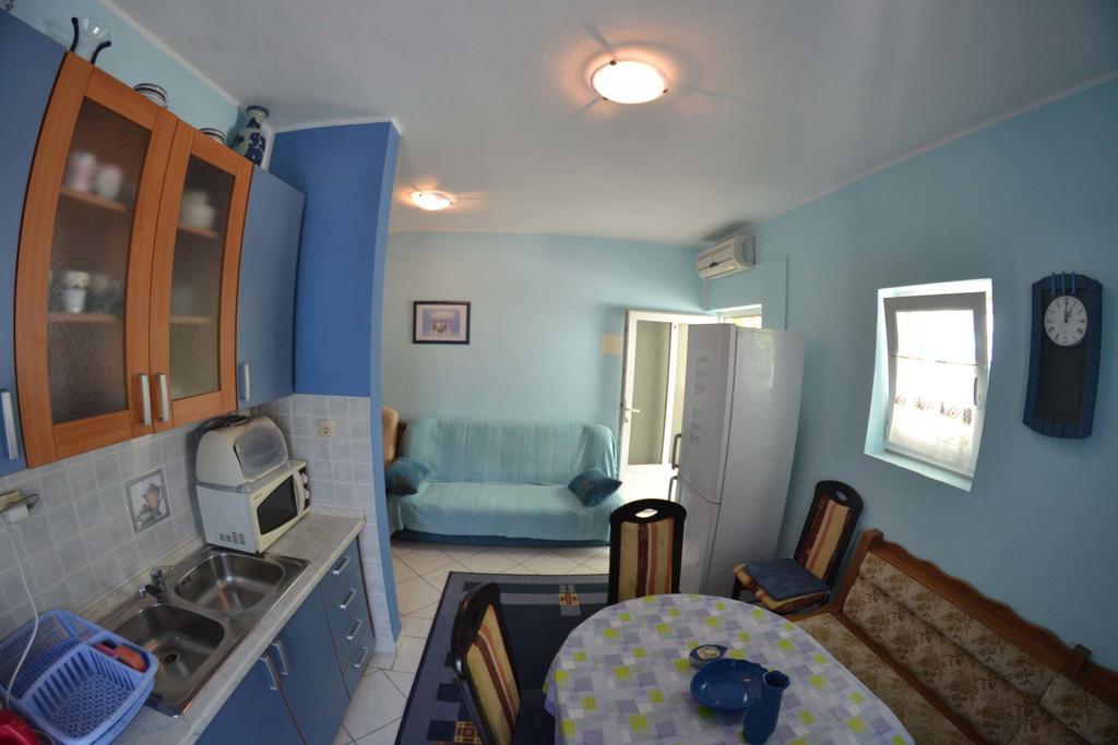 Apartmani Jenny I Tania 로파르 외부 사진