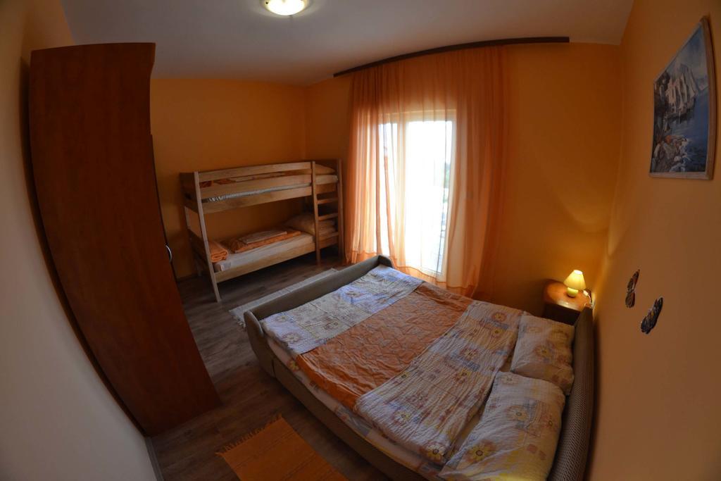 Apartmani Jenny I Tania 로파르 외부 사진