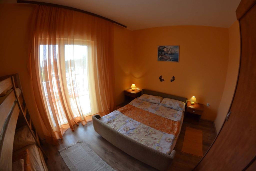 Apartmani Jenny I Tania 로파르 외부 사진